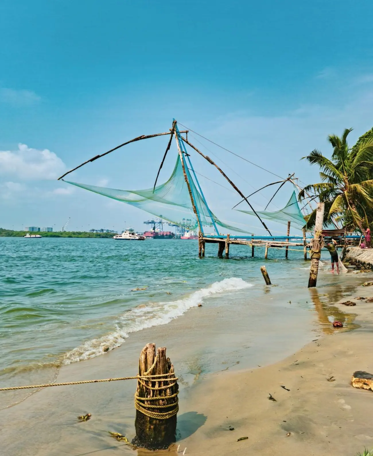 Chinese fishing nets, Fort Kochi — Kerala tour package